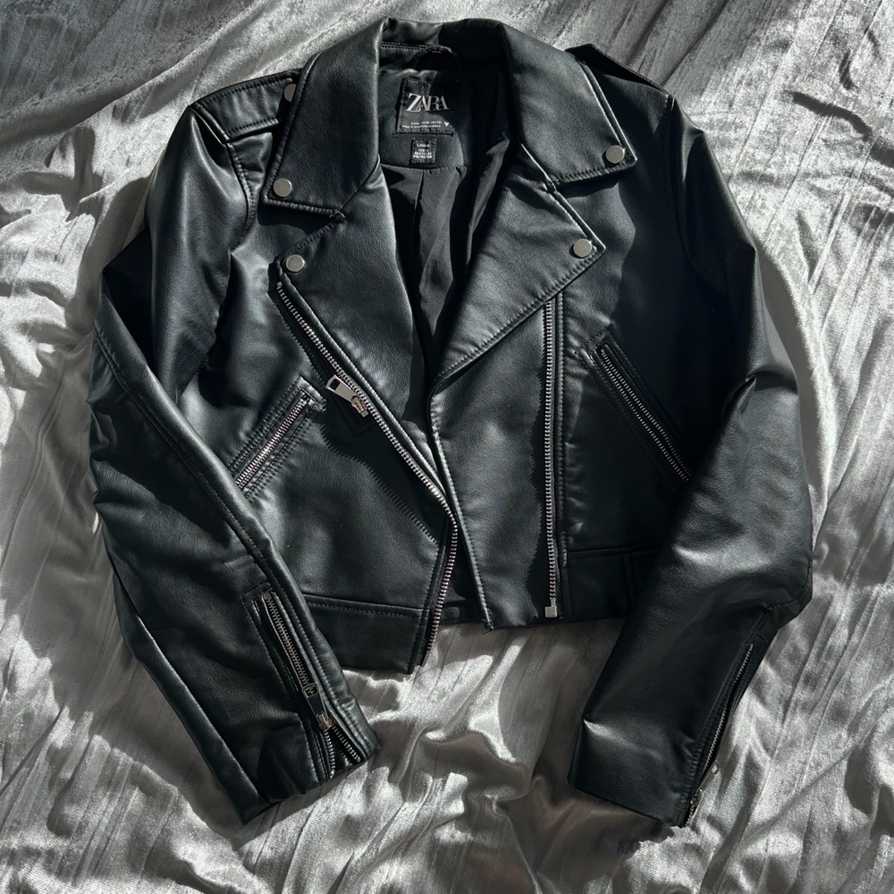 Zara Women's Sleek Black Leather Jacket